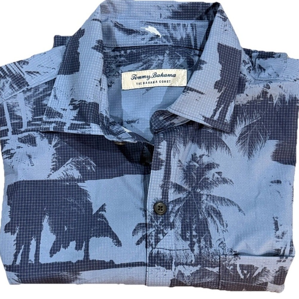 The Bahama Coast‎ Men's Tommy Bahama Size Small Short Sleeve Button Down Shirt
